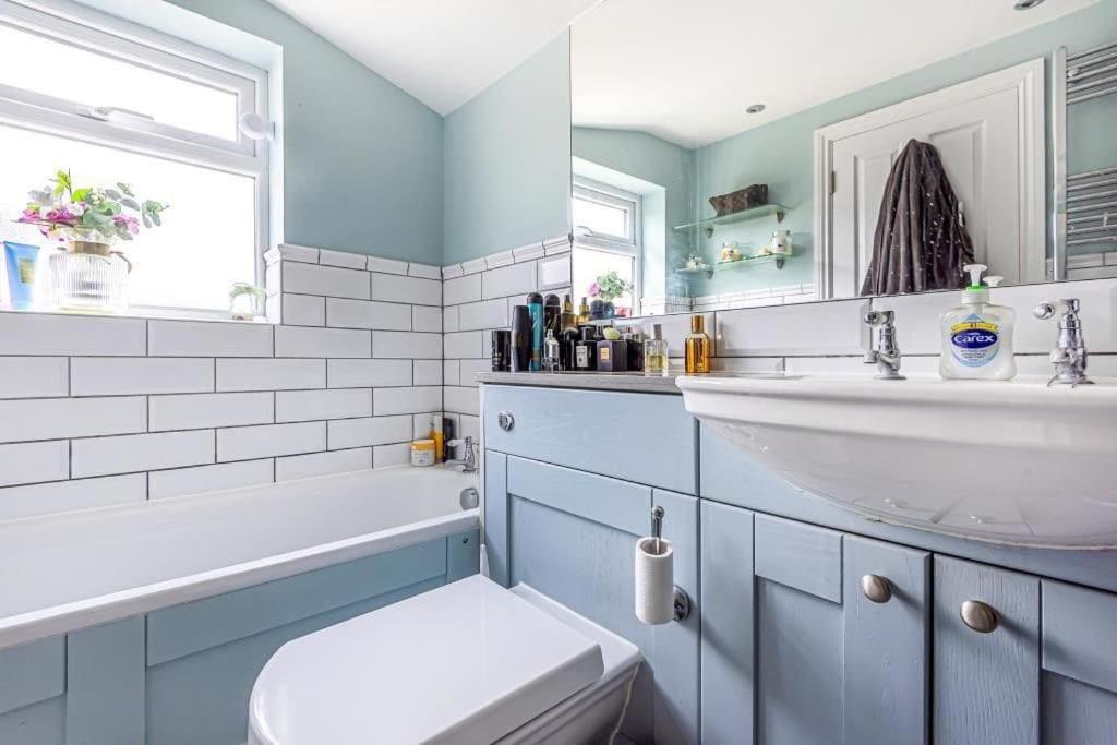 Lovely 2-Bed In Windsor Free Parking, 1 Mile From Legoland Exterior foto